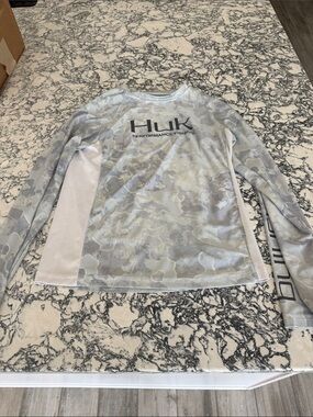 Huk Light Gray Camo Performance Fishing Long Sleeve